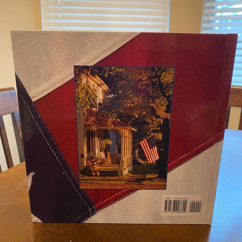 🇺🇸USA Flag Book. Coffee Table Book. The American Flag. Patriotic. ❤️🤍💙 - Picture 3 of 11